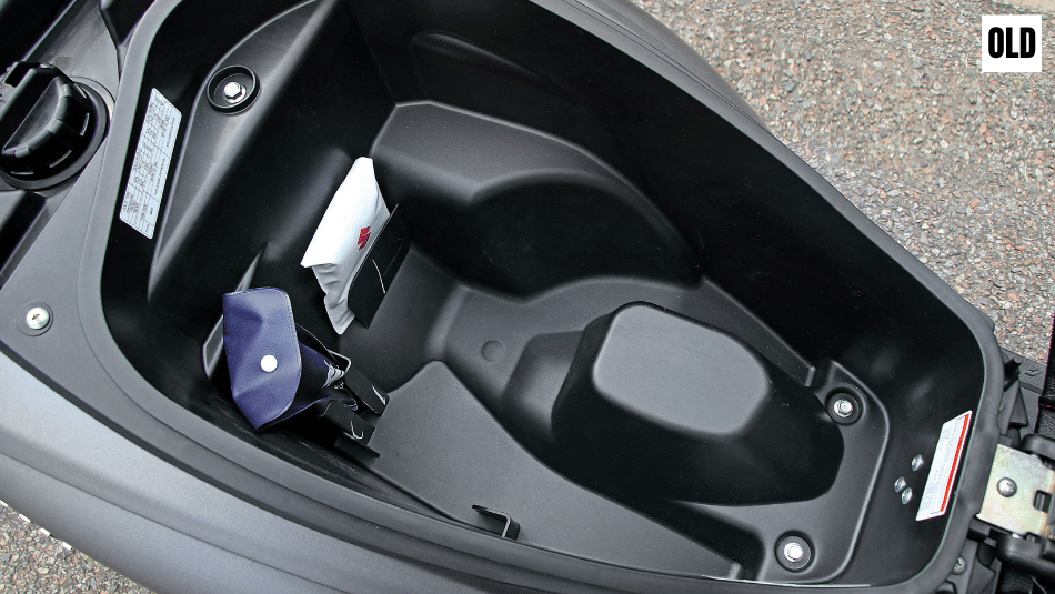 Suzuki Burgman old boot space