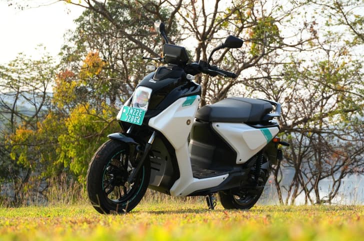 Yamaha EC06 front left side static in field
