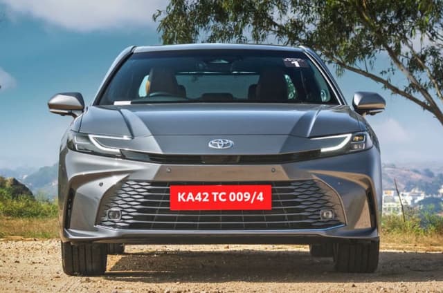 3 reasons to buy the Toyota Camry and 2 reasons to avoid it