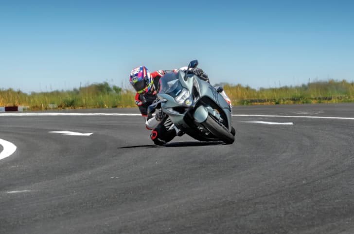 Suzuki Hayabusa leaned over on track