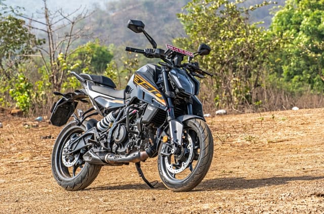 3 reasons to buy the 350cc KTM 390 Duke and 2 to skip it
