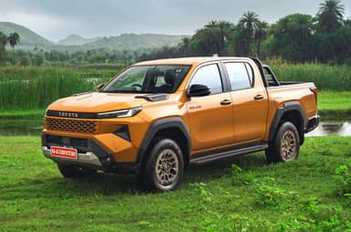 3 reasons to buy the new Toyota Hilux, 2 reasons not to
