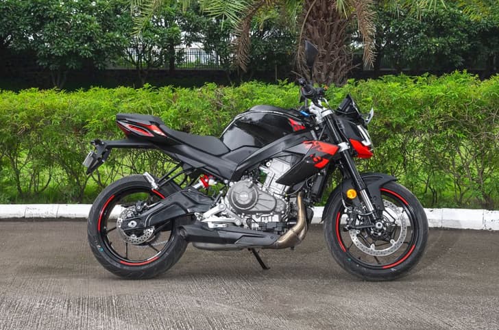 Aprilia Tuono 457 Special Edition side profile static