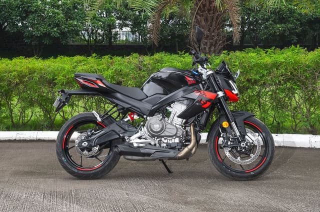 3 reasons to buy the Aprilia Tuono 457 Special Edition and 2 reasons to skip it