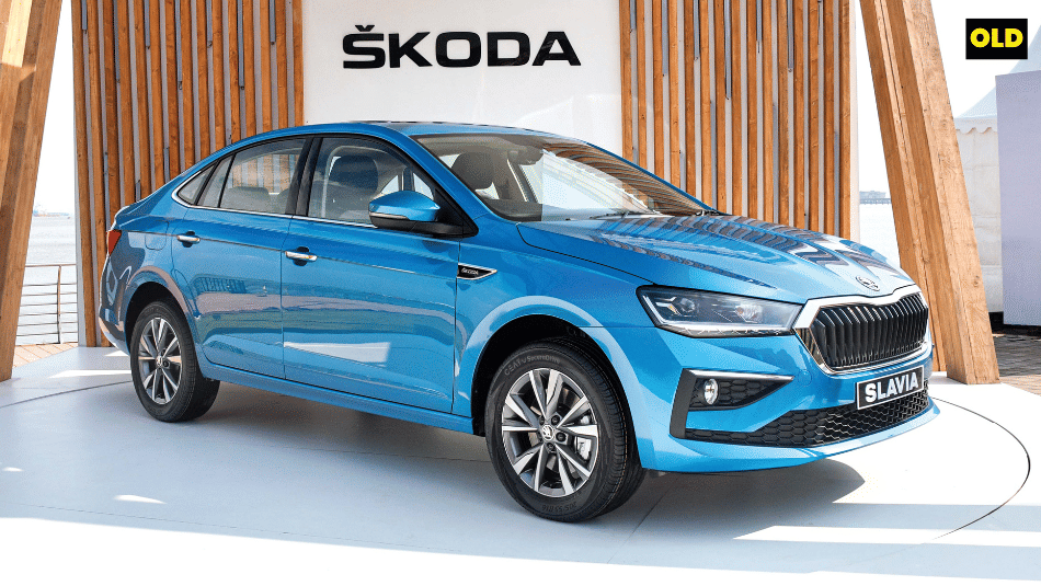 Old Skoda Slavia front quarter