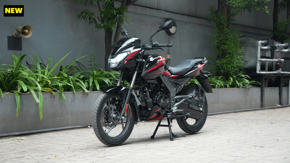 Bajaj Pulsar 150 new front three quarter headlight