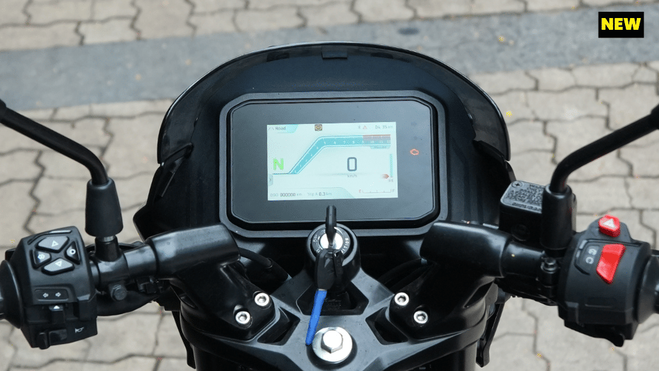 Close up of the new Pulsar 125 top variant instrument cluster