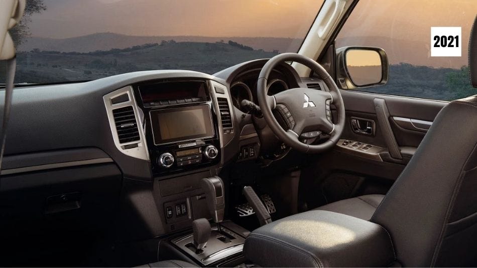 2021 Mitsubishi Pajero dashboard