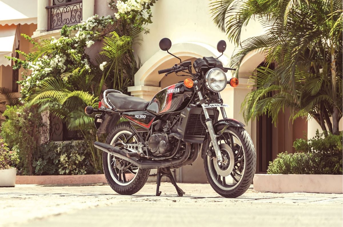 Yamaha RD350 LC front right side static in parking lot