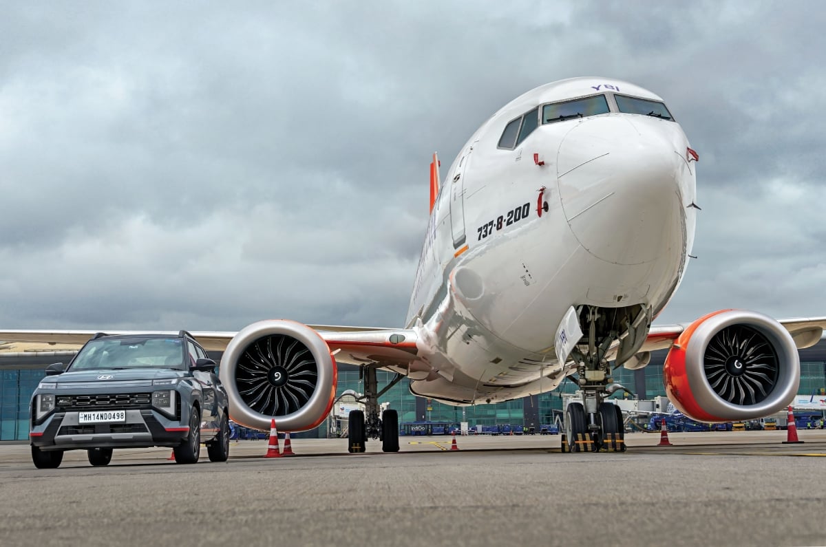 Hyundai Venue N Line with Akasa Boeing 737 Max