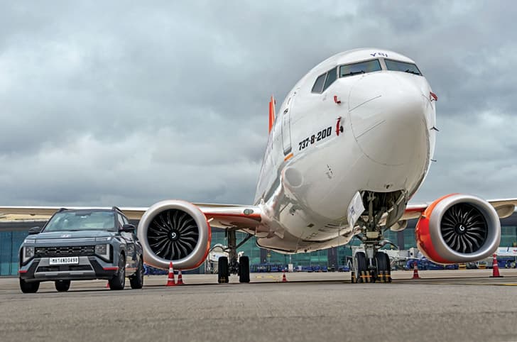 Hyundai Venue N Line with Akasa Boeing 737 Max