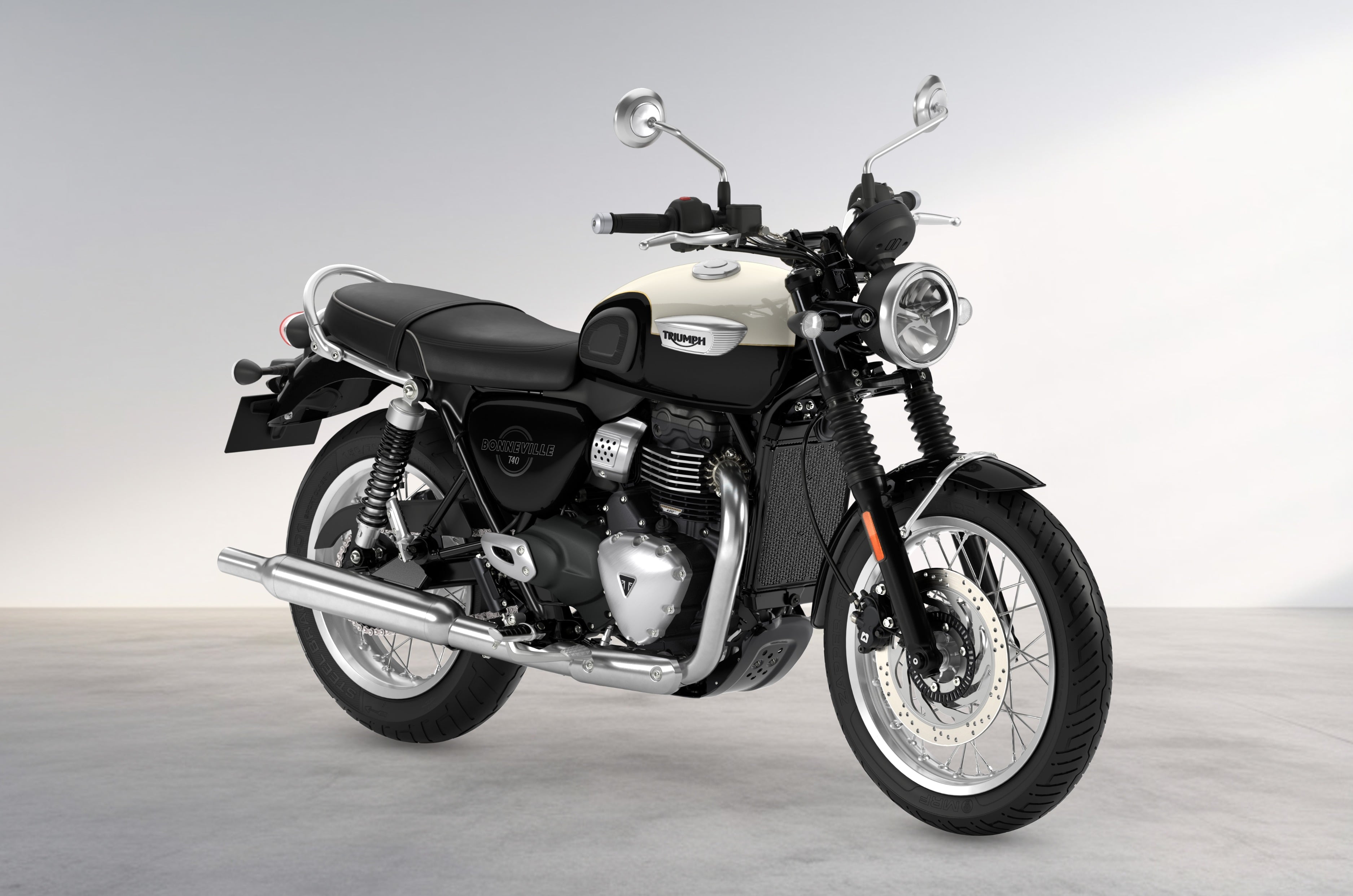Triumph Bonneville T40 in Fusion White/Phantom Black.