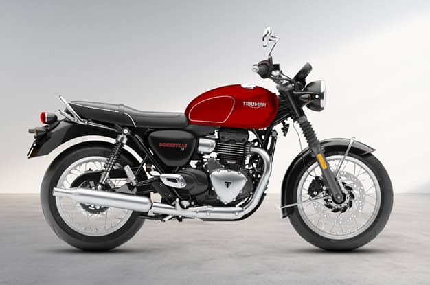 Triumph Bonneville T4 in Carnival Red.