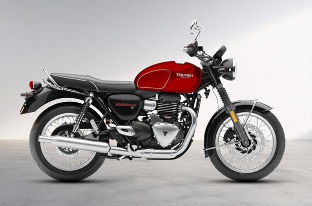Triumph Bonneville T4 in Carnival Red.