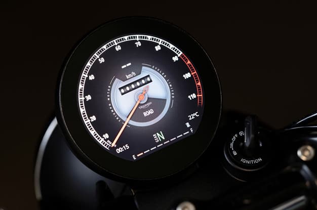 Triumph Bonneville T40's 4-inch TFT display.