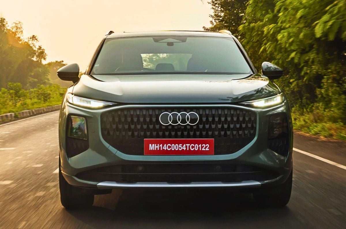 New Audi Q3 front tracking