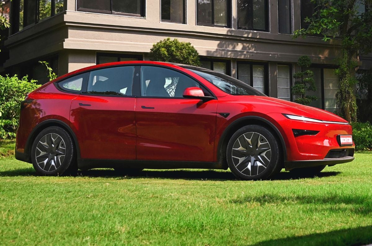 Tesla Model Y L front quarter