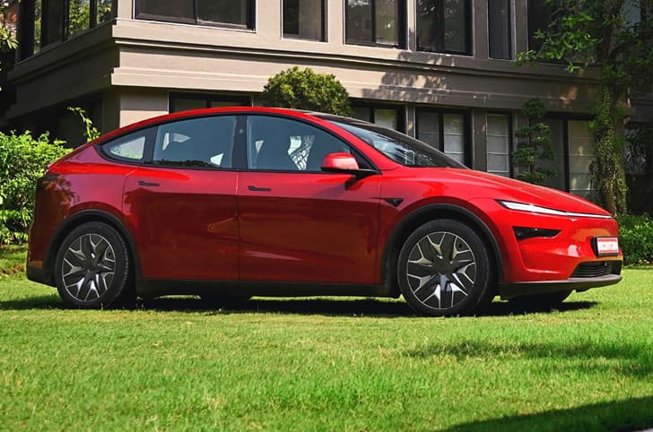 Tesla Model Y L front quarter
