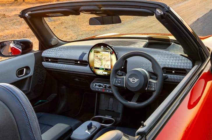 Mini Cooper S Convertible dashboard