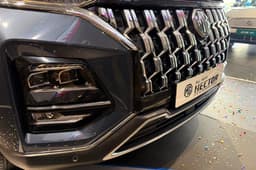 2026 MG Hector headlights and front bumper