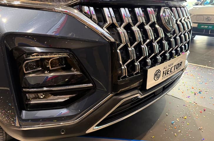 2026 MG Hector headlights and front bumper