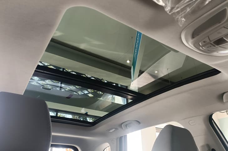 2026 MG Hector panoramic sunroof