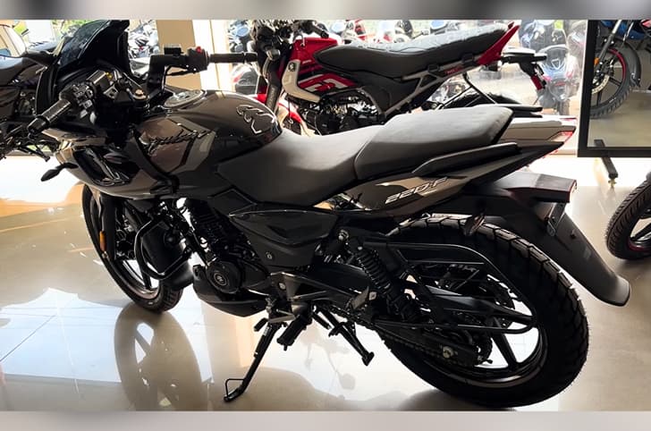 Updated Bajaj Pulsar 220F rear left three quarter