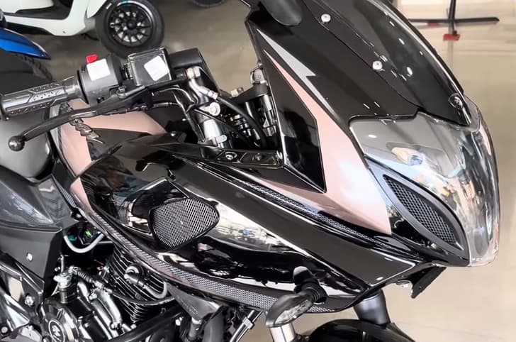 Updated Bajaj Pulsar 220F fairing