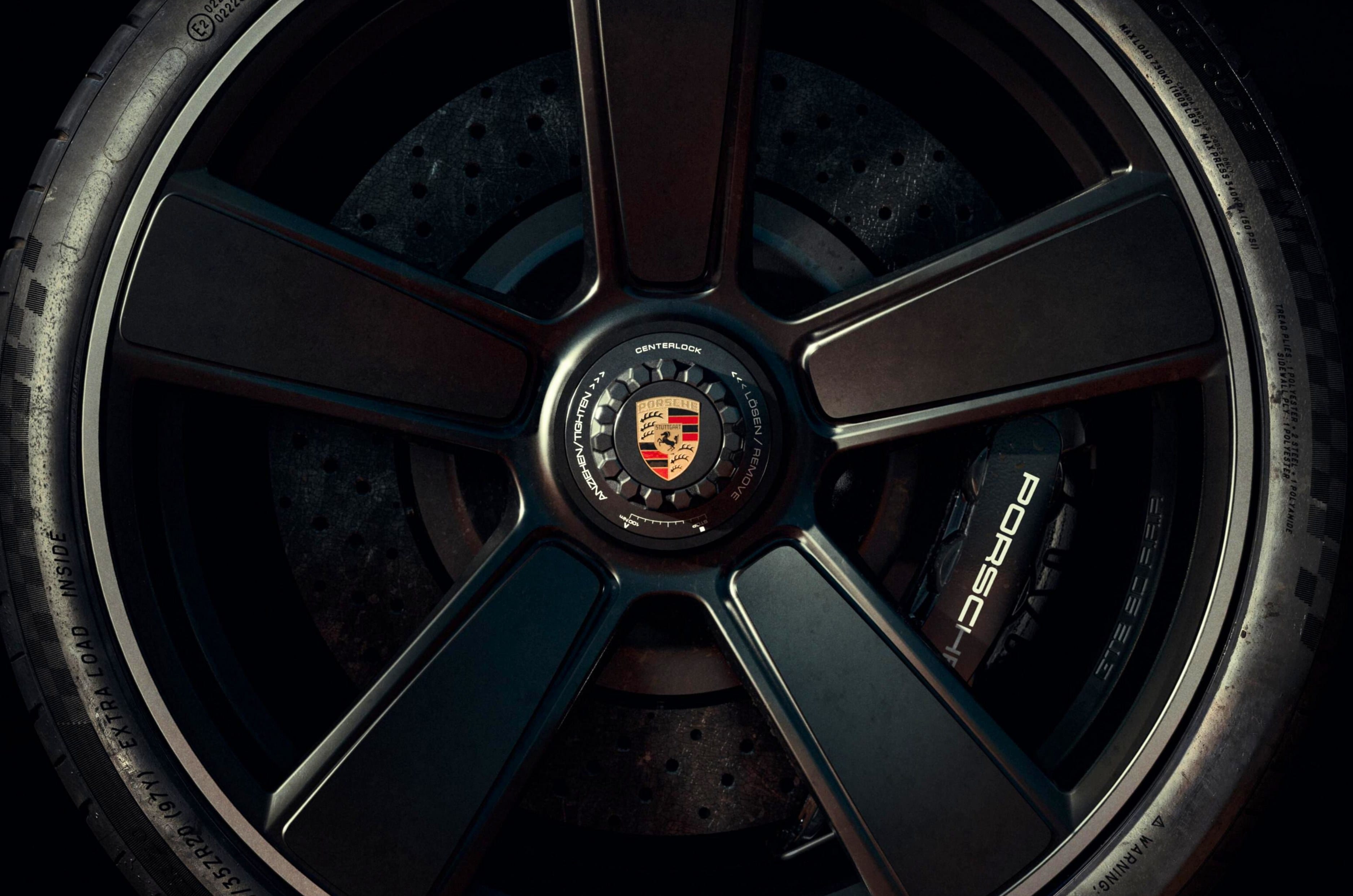 The Sport Classic wheels painted in Satin-gloss black with central locking mechanism. 