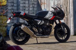 Triumph Thruxton 400 black rear right side static image at shipping dock