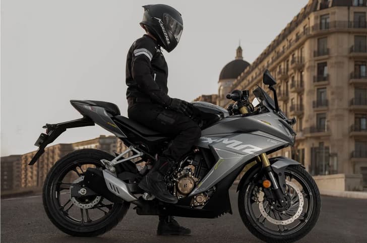 Hero Karizma XMR right profile