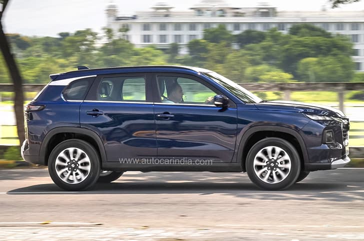 Maruti Grand Vitara side tracking