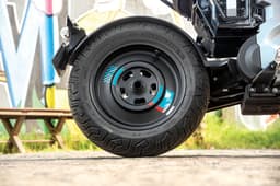 Static image of BMW CE 02