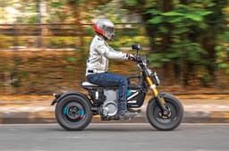 Static image of BMW CE 02