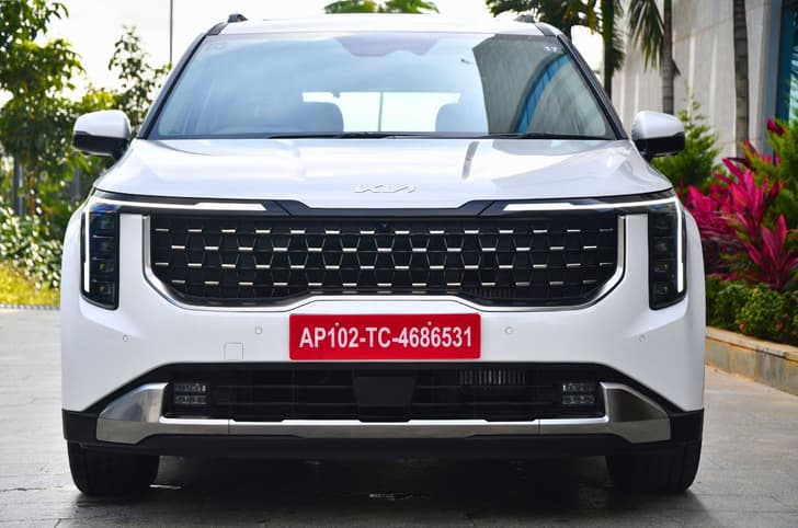 Kia Carnival front design