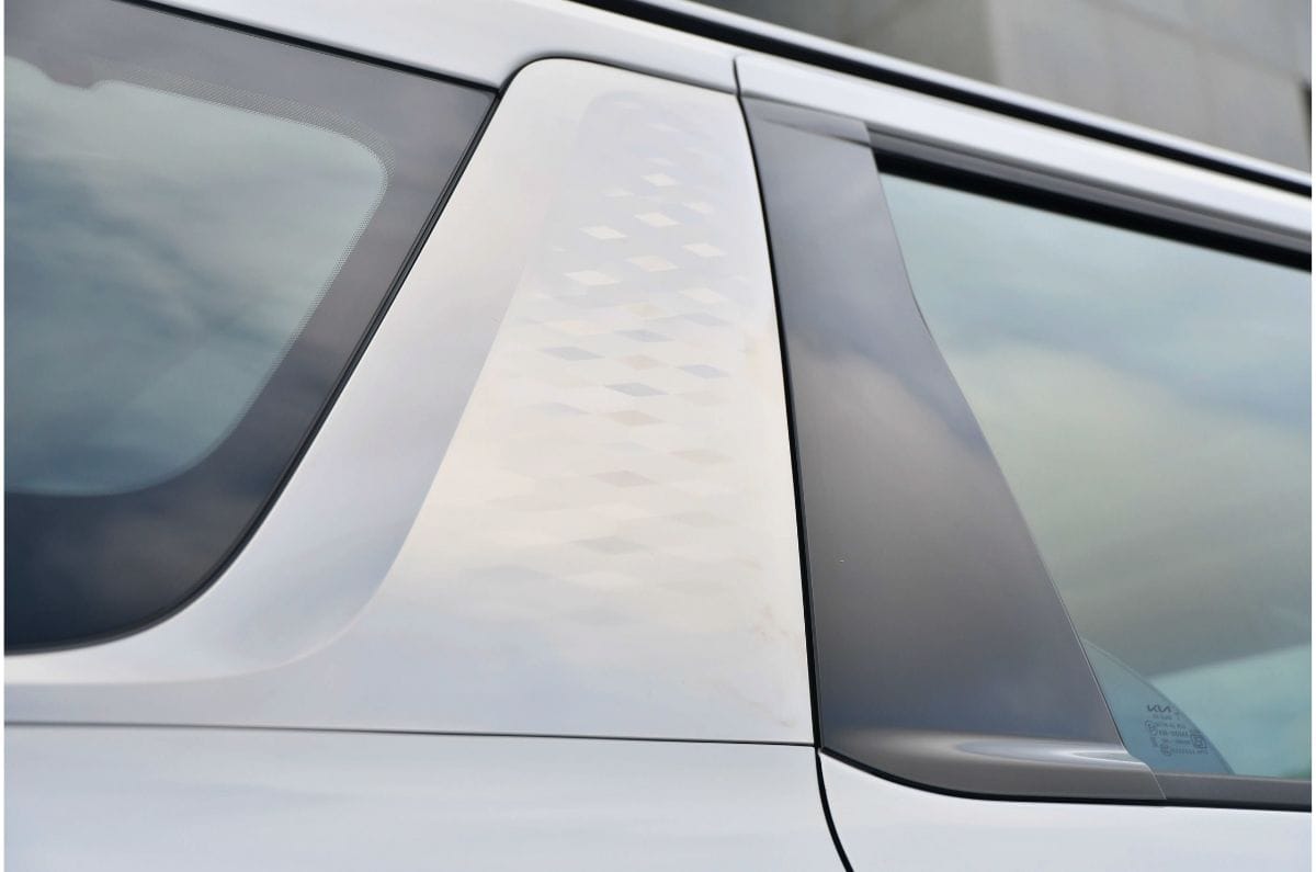 Kia Carnival C-pillar