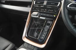 Maruti Suzuki Invicto centre console
