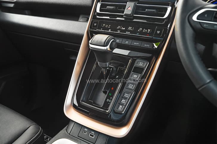 Maruti Suzuki Invicto centre console