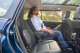 Maruti Suzuki Invicto 2nd row seats