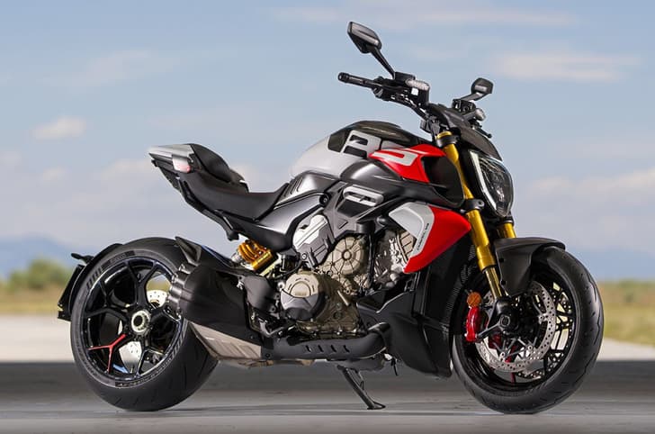 Ducati Diavel V4 RS front three quarter