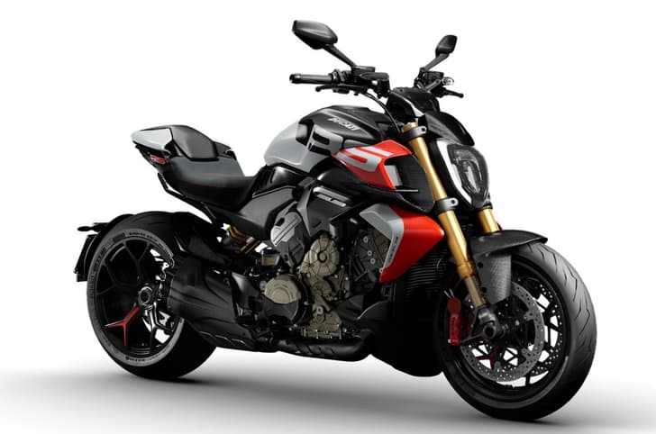 Ducati Diavel V4 RS front three quarter studio shot