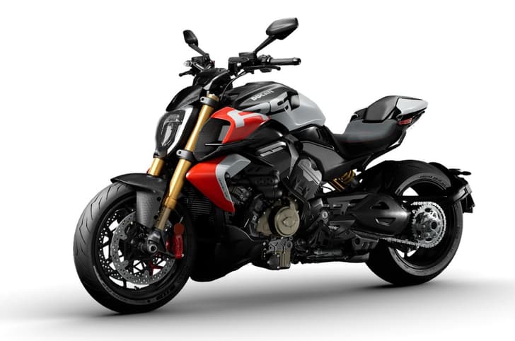 Ducati Diavel V4 RS left front three quarter