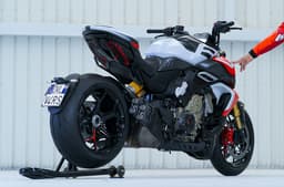 Ducati Diavel V4 RS rear right three quarter