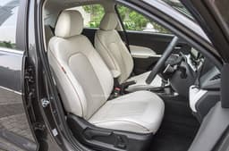 Hyundai Verna front seats