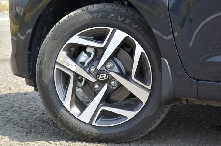 Hyundai Aura alloy wheel