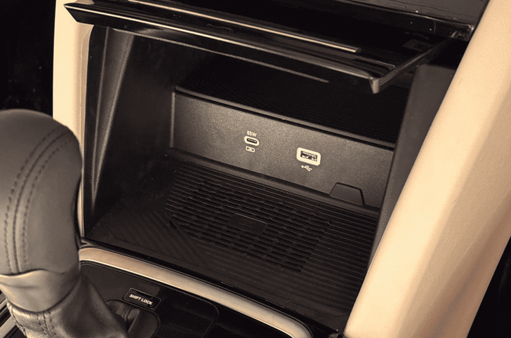 Mahindra XUV 7XO wireless phone charger