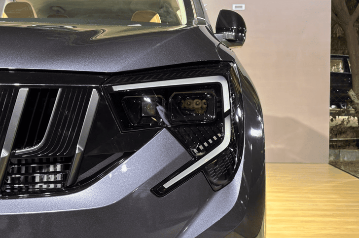 Mahindra XUV 7XO headlight
