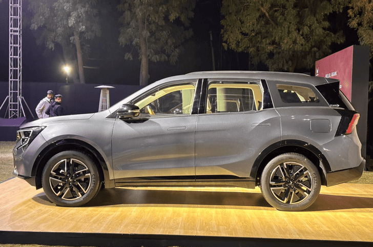 Mahindra XUV 7XO side profile