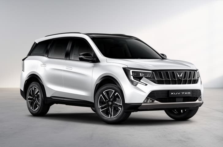 mahindra xuv 7xo everest white dual tone