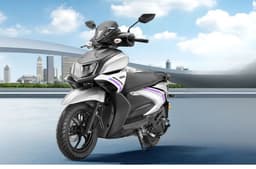 Yamaha RayZR Hybrid front left side static in city